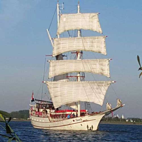 Trouwen op een partyboot of zeilschip